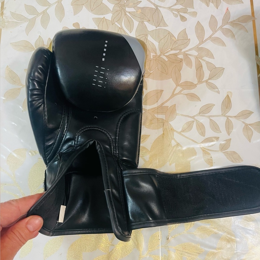 Next Level boxing gloves Black and gold color Lion Logo 10 Oz - Picture 3 of 5